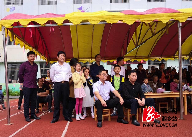 欢庆“六一” 彭瑞林亲切看望慰问少年儿童